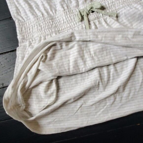 šøVinceĀ StripedāDressā - Picture 5 of 8